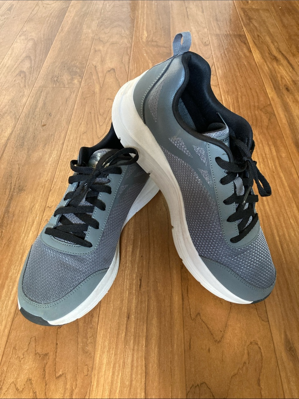 Skechers Mens 11 Gray and Black Athletic Sneakers